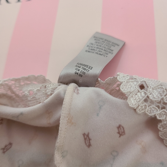 Rare VTG Victoria's Secret Smooth Microfiber Lace Cheeky Panty Size Lg - Picture 6 of 6